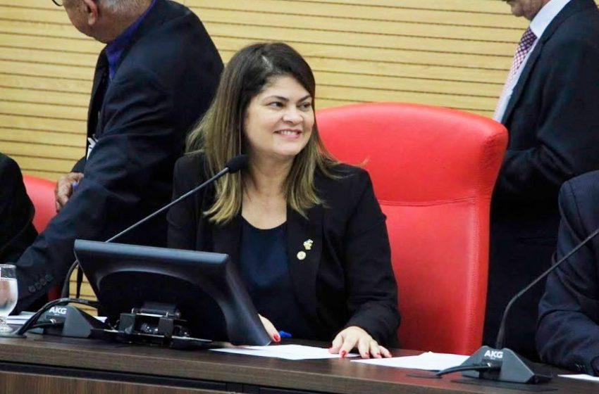  Deputada Cassia libera emenda de 800 mil reais para recuperação de vias urbanas de Theobroma