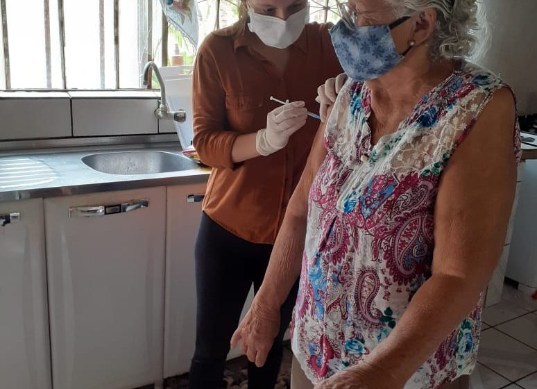  GOV. JORGE TEIXEIRA- A SECRETARIA DE SAÚDE INICIA VACINAÇÃO DOS IDOSOS MAIORES QUE 80 ANOS OBEDECENDO OS CRITÉRIOS DO MS E SESA SECRETARIA DE SAÚDE DO ESTADO