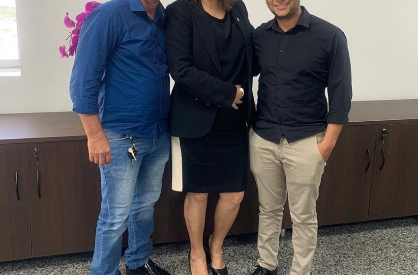  DEPUTADA CASSIA REALIZA AÇÃO SOCIAL PARA POPULAÇÃO DE VILA PALMARES E THEBROMA: