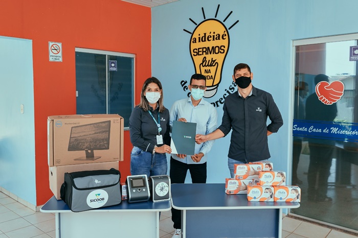  SICOOB CENTRO ENTREGA EQUIPAMENTOS PARA A SANTA CASA DE JI-PARANÁ