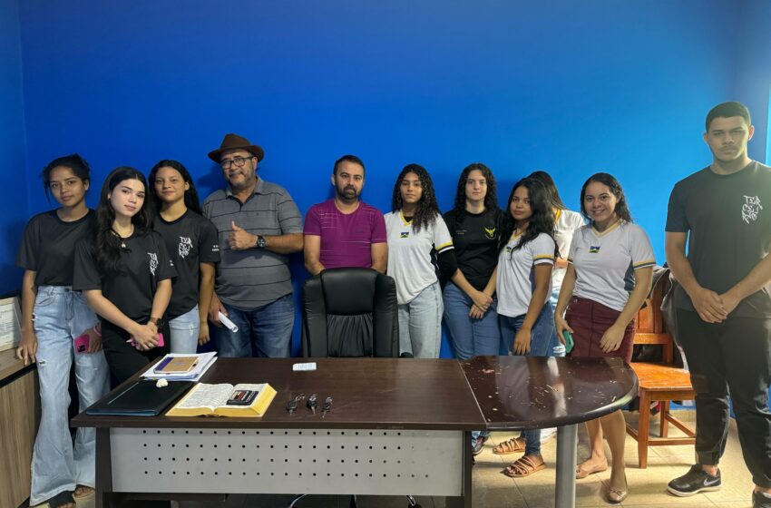  Alunos são recebidos na Câmara municipal e discutem criação do Hino oficial de Gov. Jorge Teixeira
