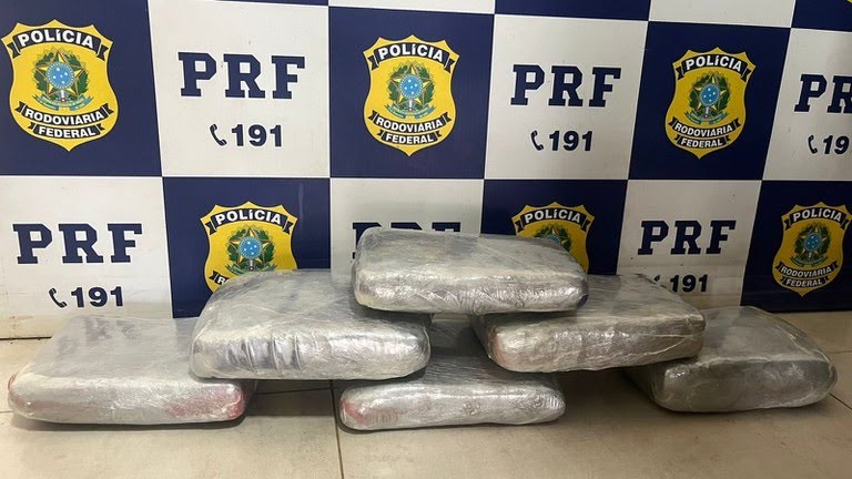  Jovem de 21 anos é presa em flagrante com quase 7 kg de droga em ônibus que seguia para Minas