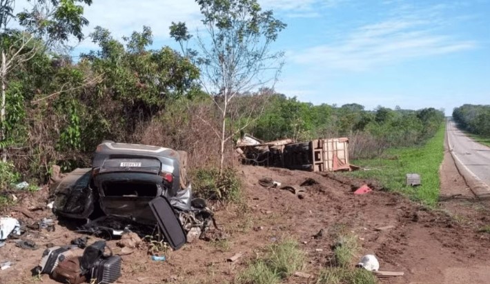  Família que moravam em Rondônia perde a vida em acidente envolvendo carro de passeio e carreta próximo de Comodoro MT