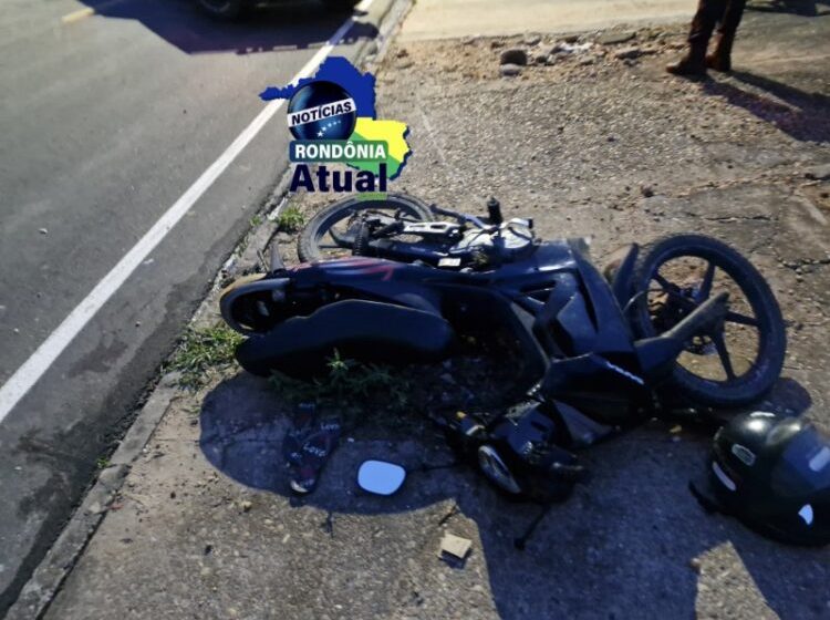  Ocupantes de motocicleta são socorridos após acidente na rua Cambé em Ji-Paraná