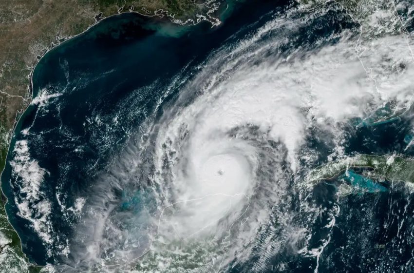  Flórida emite ordem de evacuação por chegada de furacão