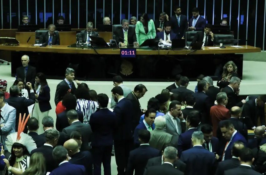  Câmara revoga novo seguro DPVAT e limita bloqueio de emendas