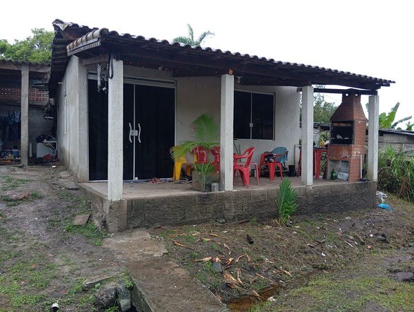  Padrasto suspeito de matar filhos da companheira deixa bilhete para ela: ‘Obrigada por tudo, vagabunda’