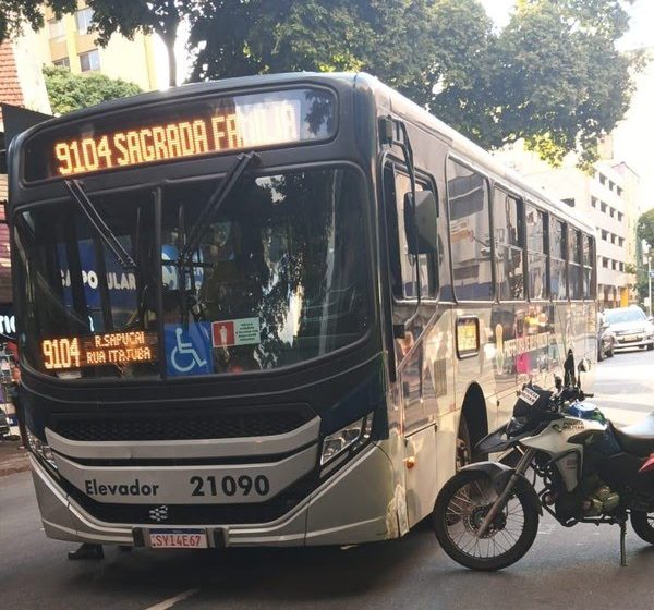  Mulher de 50 anos morre atropelada por ônibus