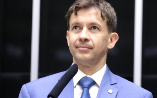 Para “salvar” irmã, deputado tira assinatura do impeachment de Lula