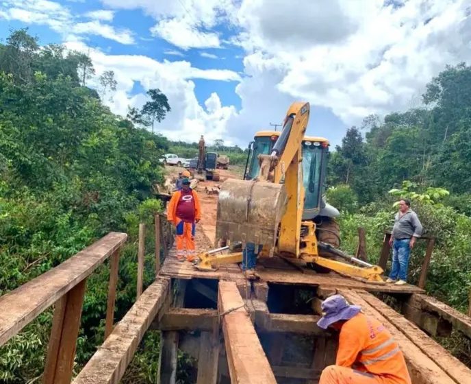  DER realiza, neste momento, a recuperação da ponte sobre o Rio Melgaço após solicitação da deputada Rosangela Donadon
