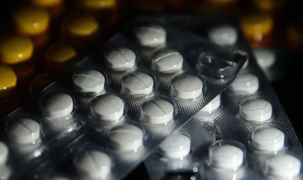  Suspensa norma que autoriza farmacêuticos a prescreverem remédios