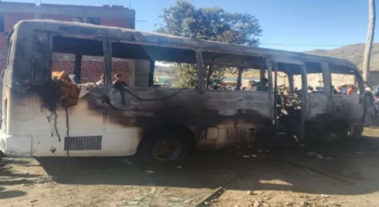  Ônibus escolar explode e mata cinco crianças; 7 estão gravemente feridas