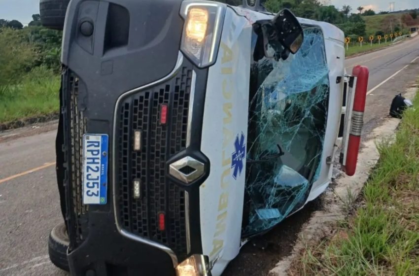  Mais um acidente com ambulância é registrado nesta terça-feira na RO-133, Vale do Anari, RO.