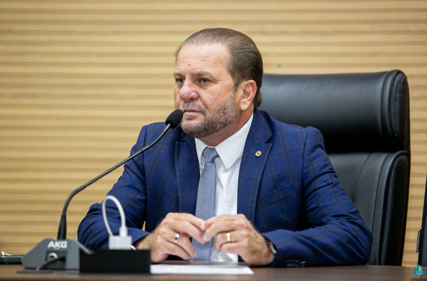  Cirone Deiró propõe criação do Bolsa Uniforme
